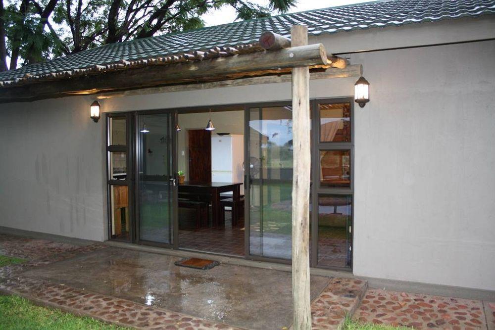 Otjiwa Safari Lodge Otjiwarongo Exteriör bild