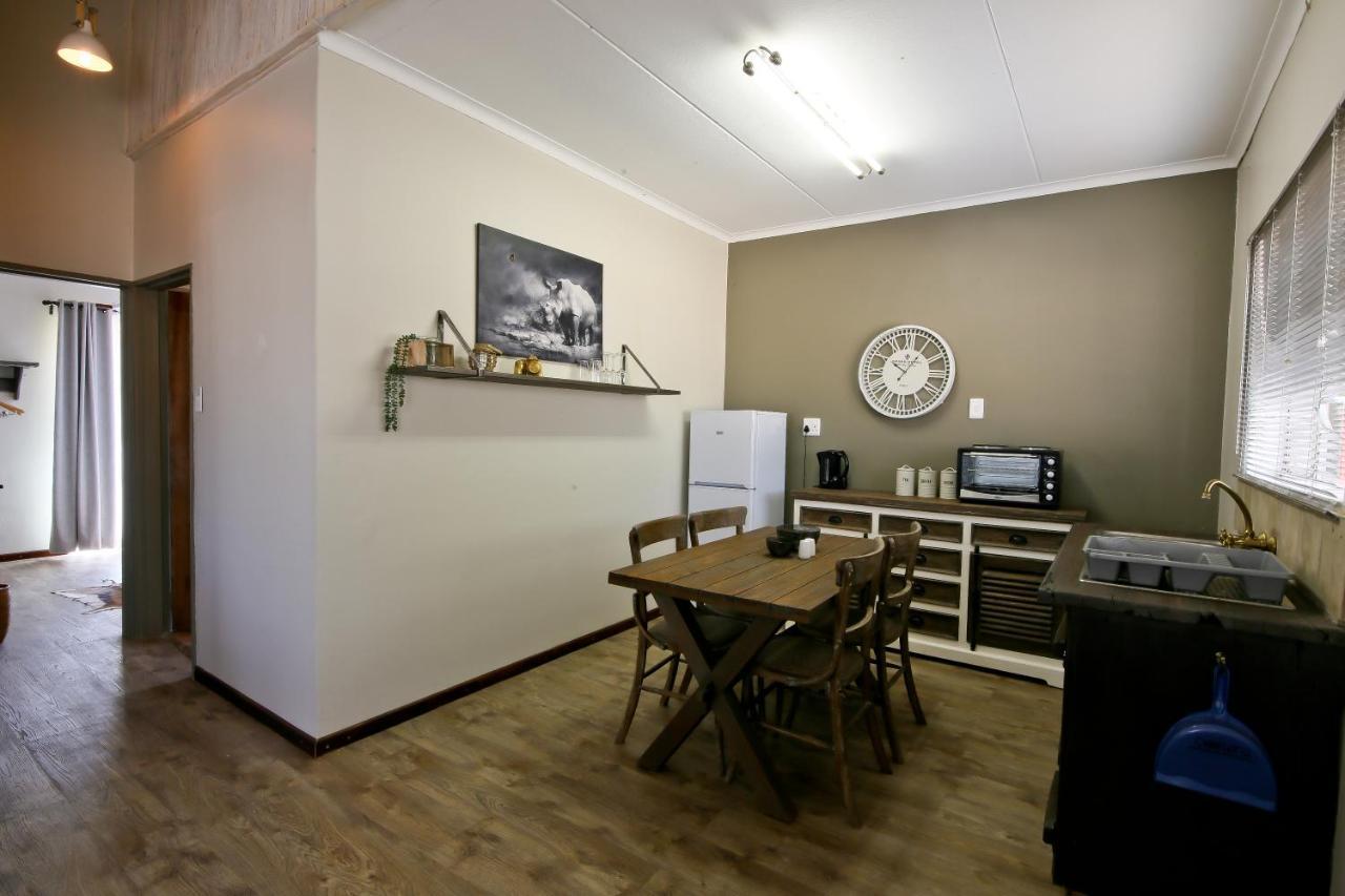 Otjiwa Safari Lodge Otjiwarongo Exteriör bild