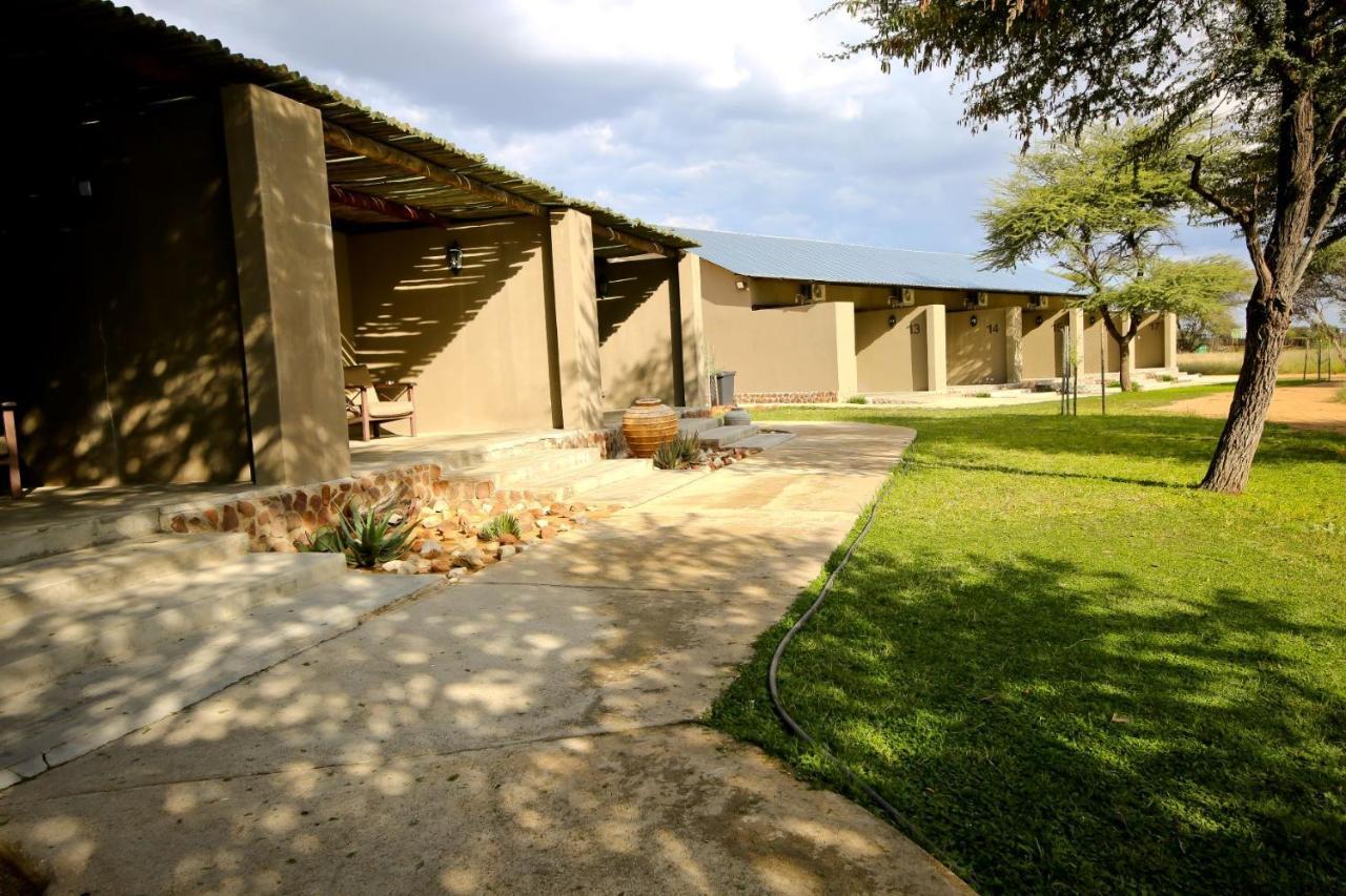 Otjiwa Safari Lodge Otjiwarongo Exteriör bild