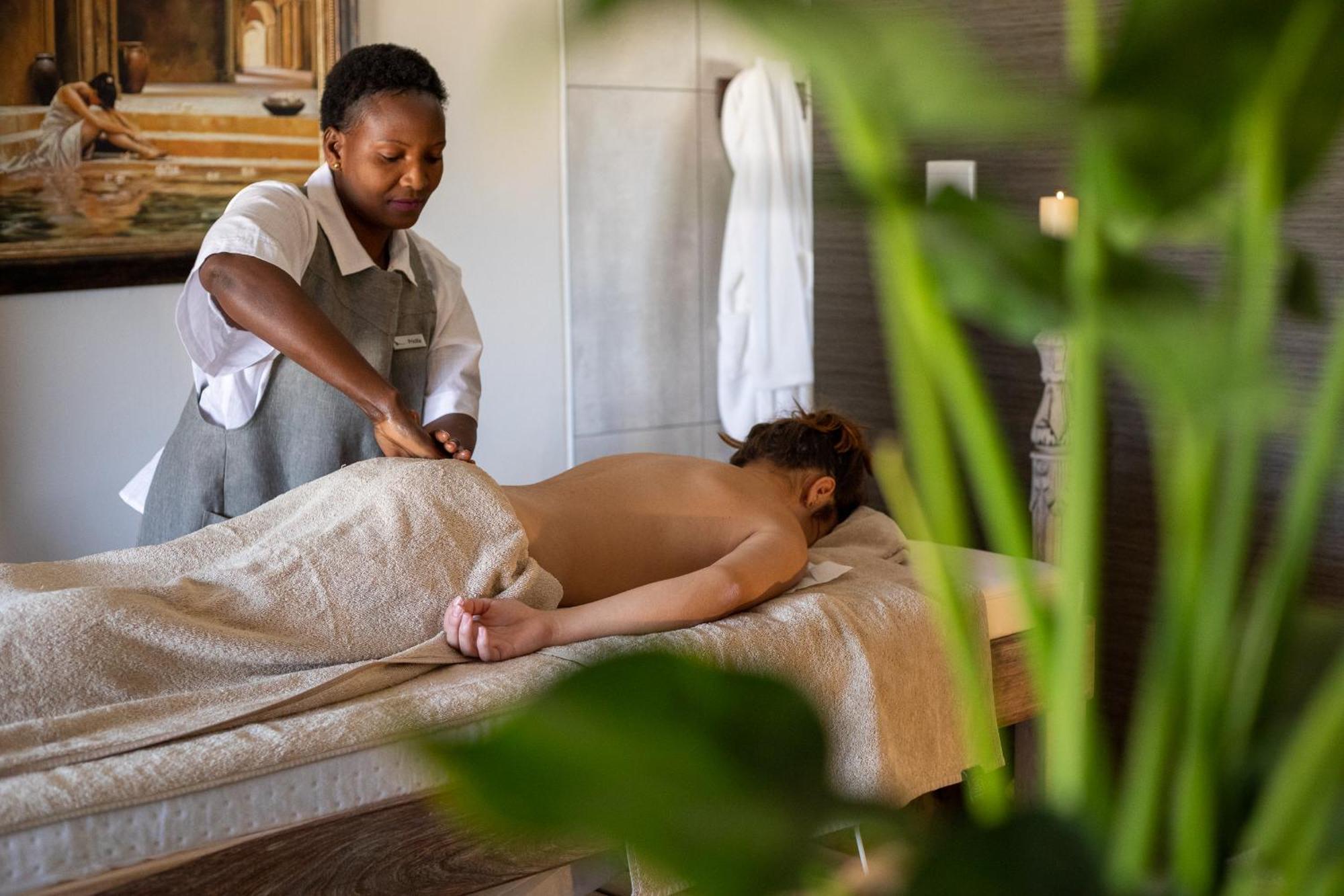 Otjiwa Safari Lodge Otjiwarongo Exteriör bild